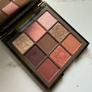 Huda Beauty Khaki Haze Obsessions